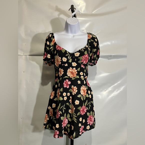 Women’s Floral Tie Back Romper Size Large - Picture 1 of 2
